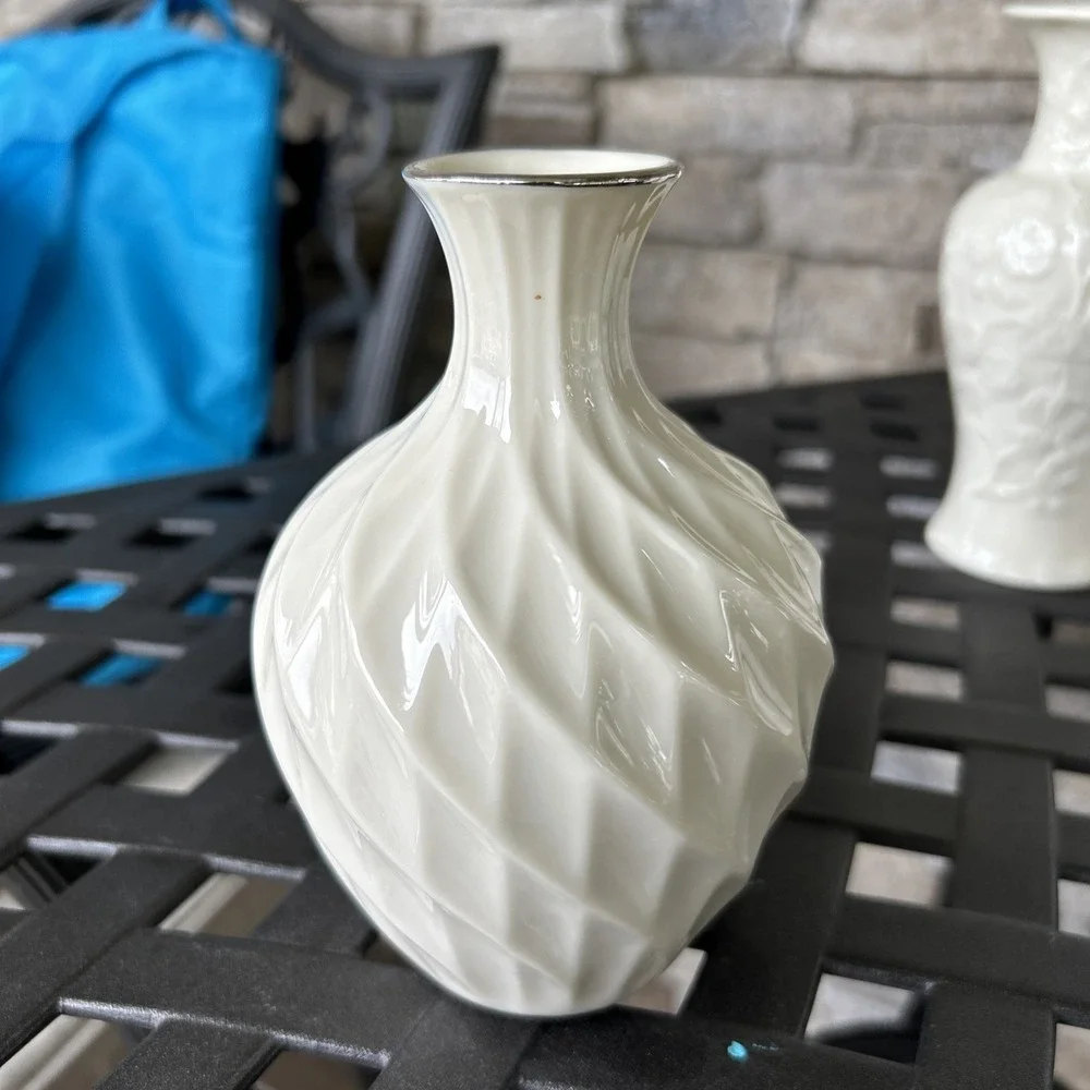 Lenox Special Cream Bud Vase 6‎ Inches Swirl Design Silver Trim